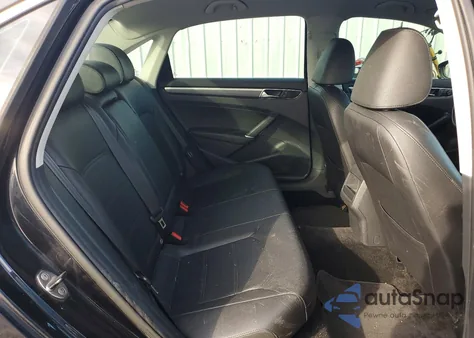 2017 Volkswagen Passat R-Line z USA, uszkodzony, nr VIN 1VWDT7A38HC056947